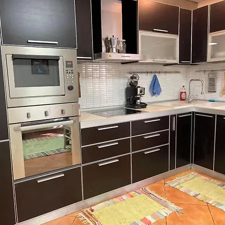 Albania Dream Holidays * ティラナ